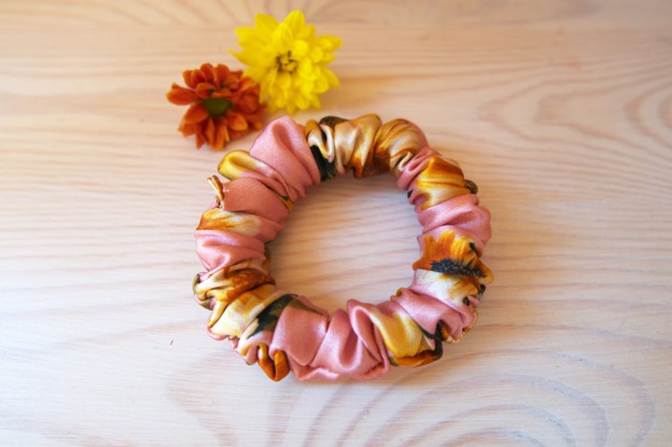Scrunchie gumka jedwabna Gerbery mała