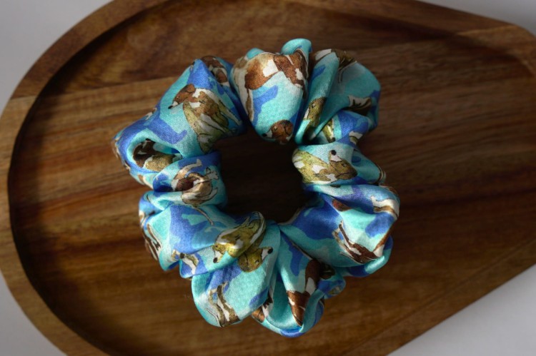 Scrunchie jedwabana w pieski