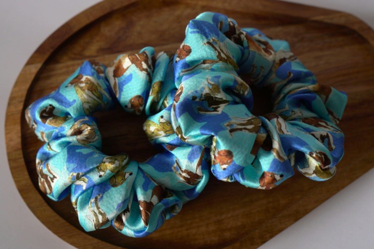 Scrunchie jedwabana w pieski