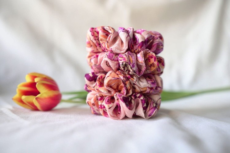gumki scrunchie wiskoza jedwab różowa