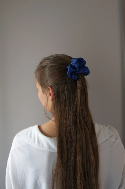 Granatowa scrunchie do włosów